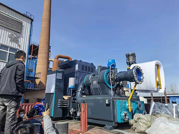 560KW離心機用戶卸貨現(xiàn)場，海格爾服務(wù)，只要您需要，我們都在。