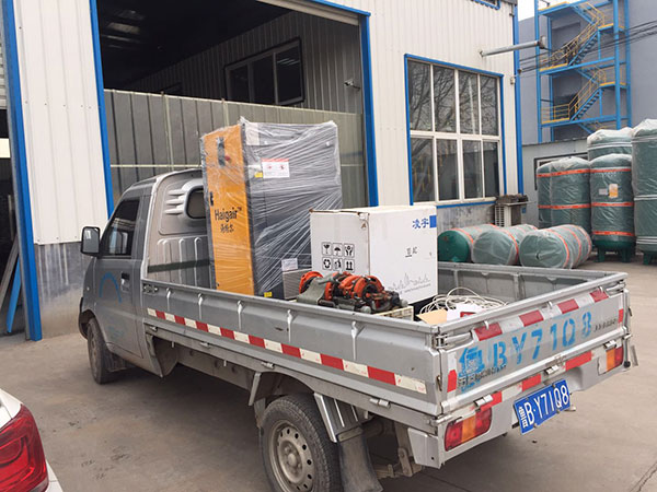 瑞銀五金裝車完畢，發(fā)貨！