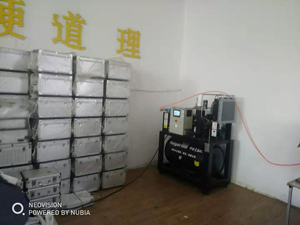 奧瑞俊爾的空壓機(jī)在安裝中
